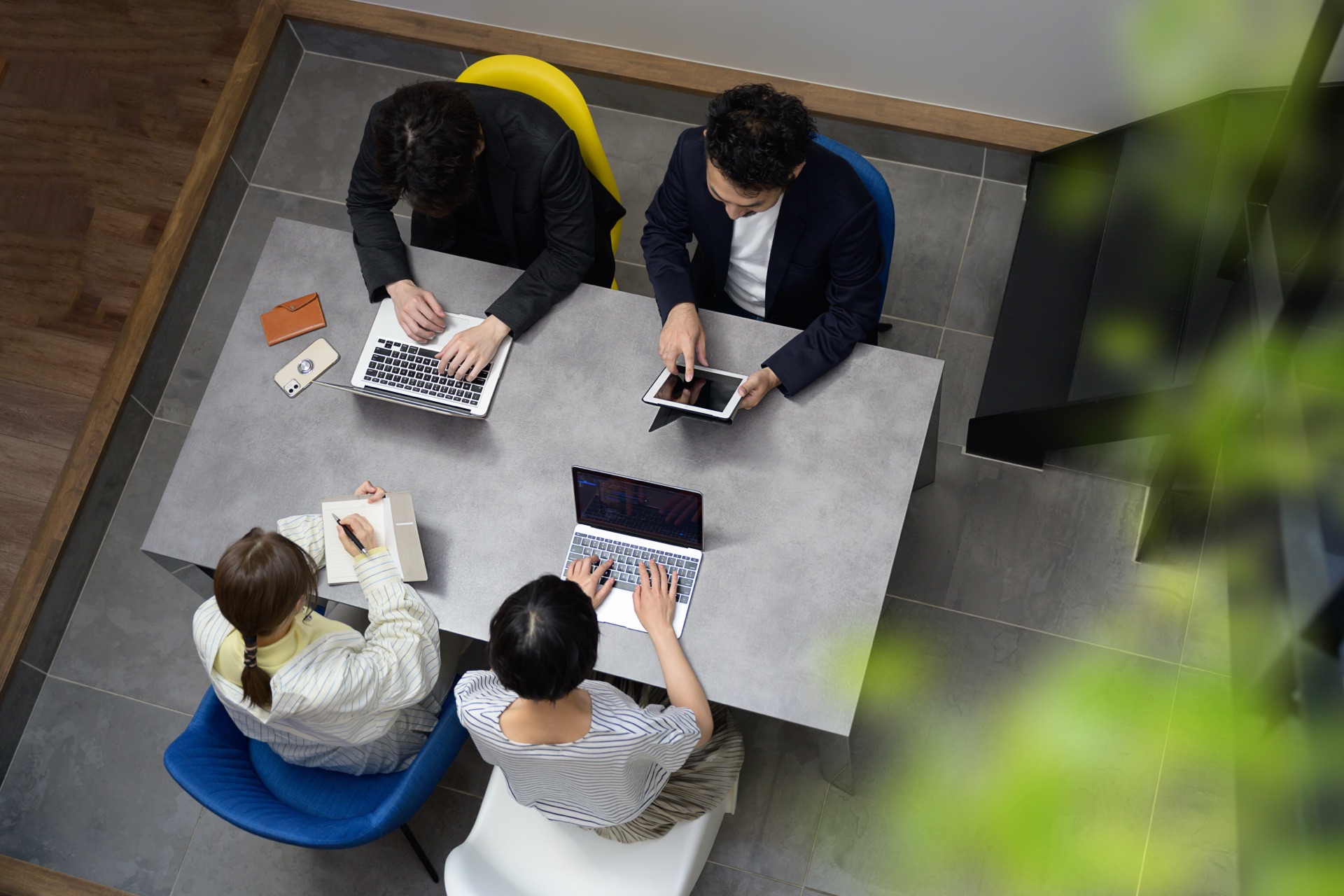 チームで協力して働くライブリアのメンバーたち